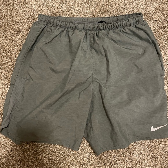 Grey Nike shorts Medium - Picture 1 of 2